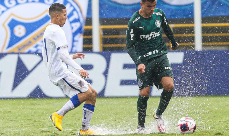 Sob muita chuva, Palmeiras empata com Água Santa na Copinha 