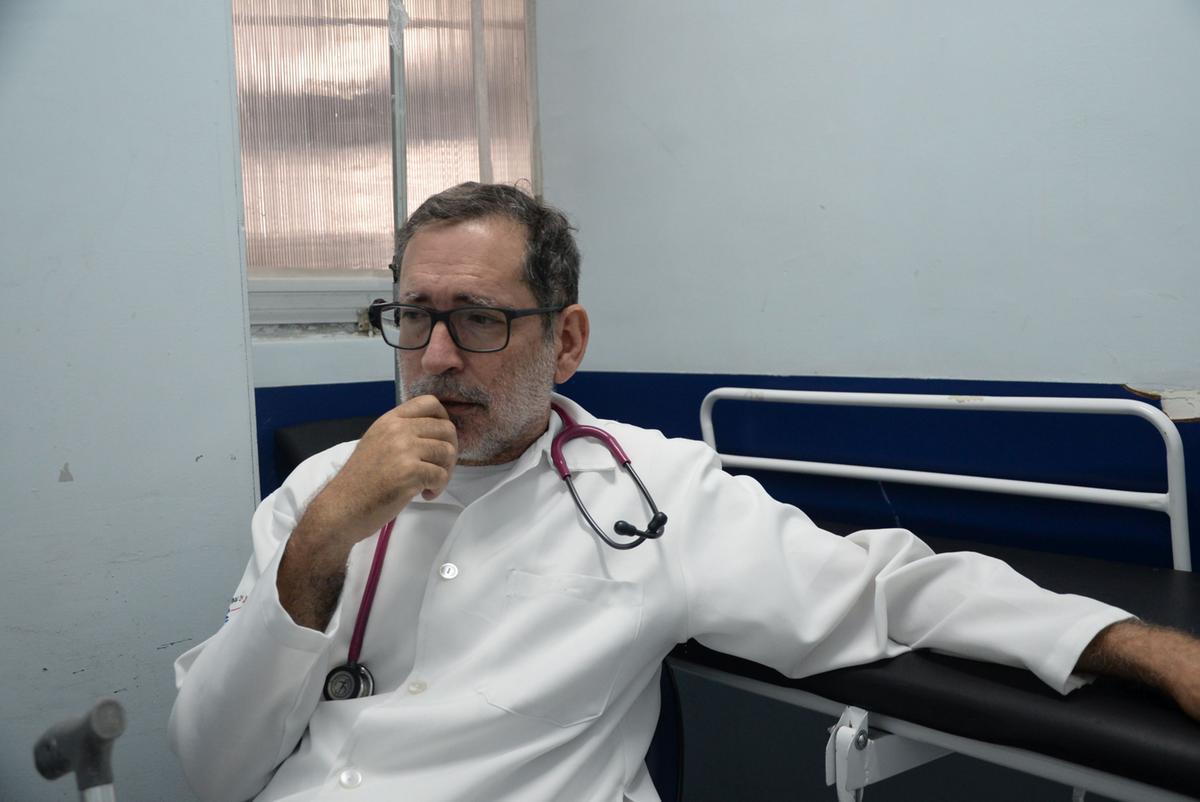 Clínico geral Sérgio Luis da Costa Dias destaca alguns momentos marcantes ao longo de sua carreira no atendimento humanizado que deu aos seus pacientes no serviço público de saúde em Campinas (Alessandro Torres)