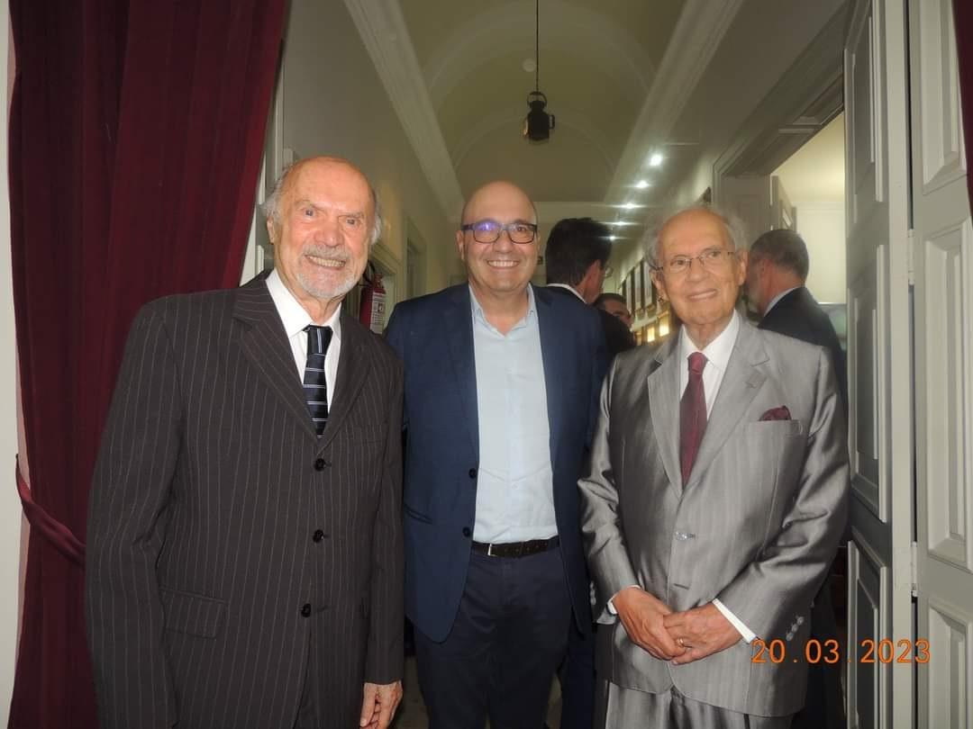 O prefeito Dário Saadi entre o maestro Júlio Medaglia e o presidente da ACL, Jorge Alves de Lima (Ricardo Lima)