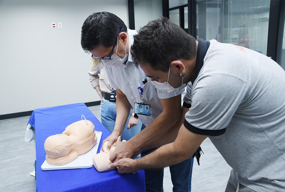 Ao todo, foram adquiridos 112 equipamentos e itens de treinamento que oferecem aos estudantes a oportunidade de experimentarem diferentes contextos cirúrgicos (Antonio Scarpinetti)