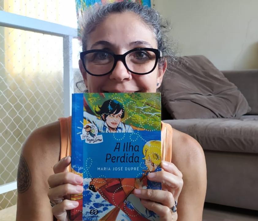 Luciana Kassab é fã da série de livros e sugeriu a leitura de alguns títulos aos filhos adolescentes (Divulgação)