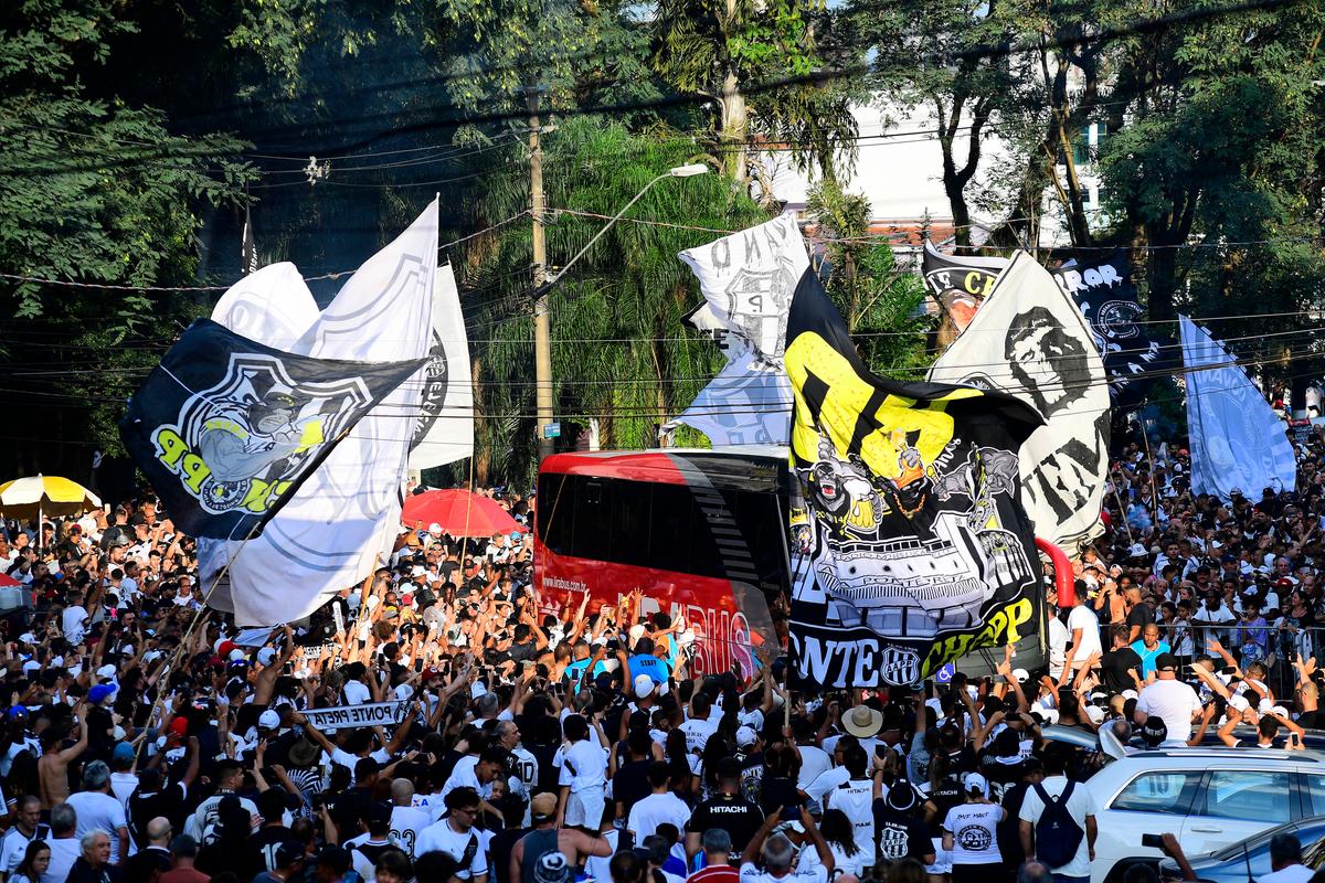 Torcida fez a festa no Moisés Lucarelli (Marcos Ribolli)