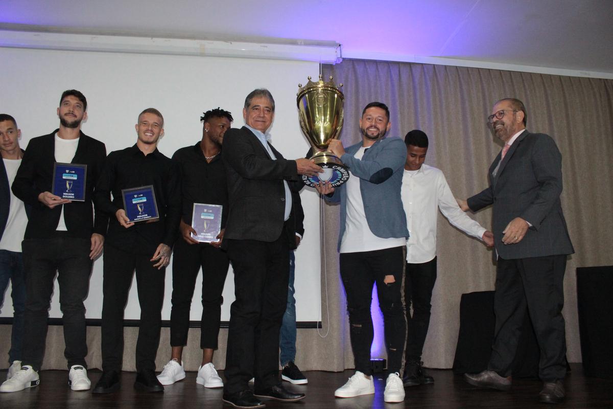 Jogadores e dirigentes participaram da premiação dos melhores da Série A-2 (Diego Almeida/PontePress)