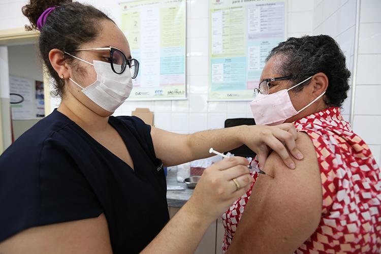 Dos vacinados com a bivalente até o momento, 63.206 são pessoas a partir de 60 anos (Arquivo PMC/Adriano Rosa)