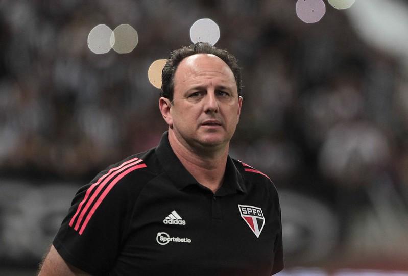 Ceni encerrou esta passagem como treinador do São Paulo com 49 vitórias, 28 empates e 29 derrotas em 106 jogos (Rubens Chiri / saopaulofc.net)