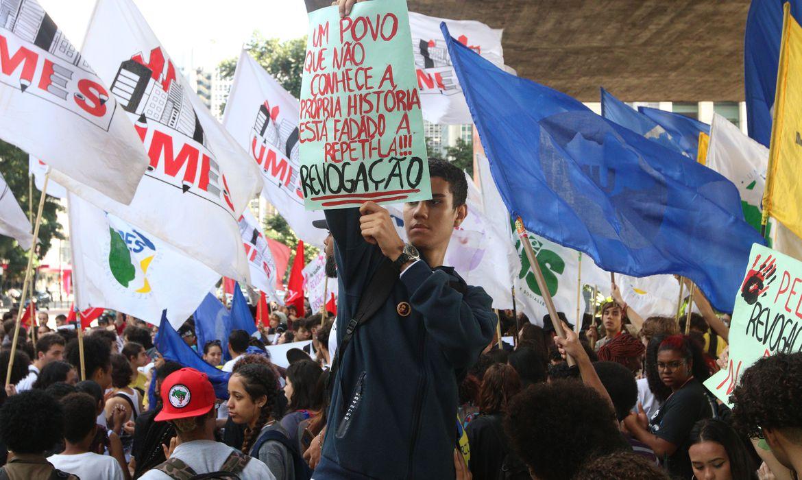Jovens também reivindicam mais segurança nas escolas (Rovena Rosa/ Agência Brasil)