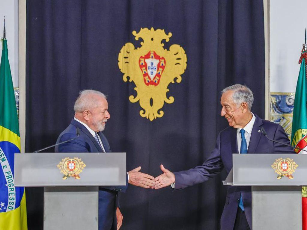 O presidente Luiz Inácio Lula da Silva cumprimenta o presidente de Portugal, Marcelo Rebelo de Sousa (Ricardo Stuckert/PR)