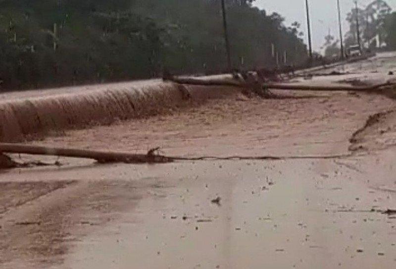Transbordamento ocorreu devido a chuvas em Nova Limar
 (Reprodução)