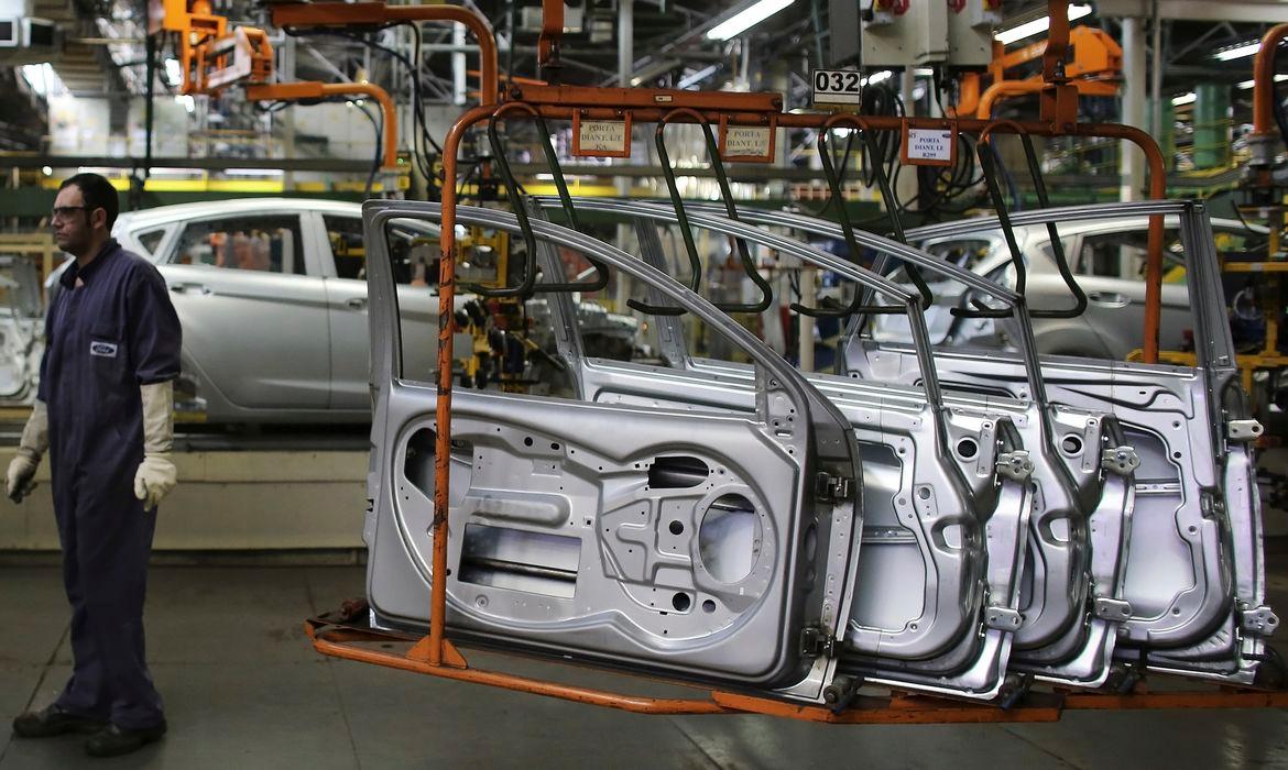 Indústria automotiva (Reuters/ Nacho Doce)