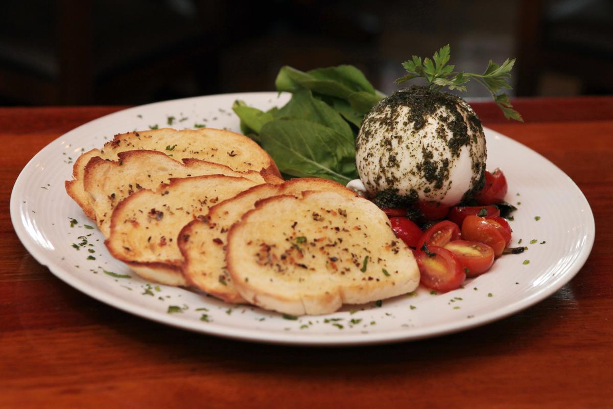 Cardápio repleto de delícias: a burrata é uma das entradas de grande sucesso na casa (Rodrigo Zanotto)