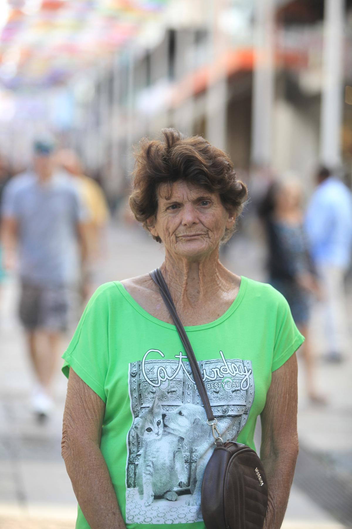 Silvia Maria Pampana, de 74 anos, tem a caminhada como aliada de sua saúde (Kamá Ribeiro)