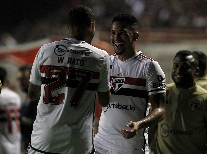 Wellington Rato comemora o único gol da partida (Rubens Chiri/Saopaulofc.net)