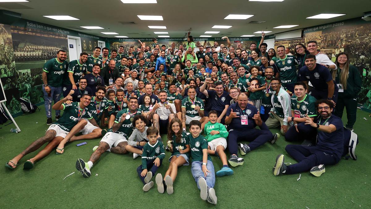 Diretoria, comissão técnica, jogadores e staff do Palmeiras, comemoram a conquista do Campeonato Paulista 2023 (Cesar Greco/Palmeiras)