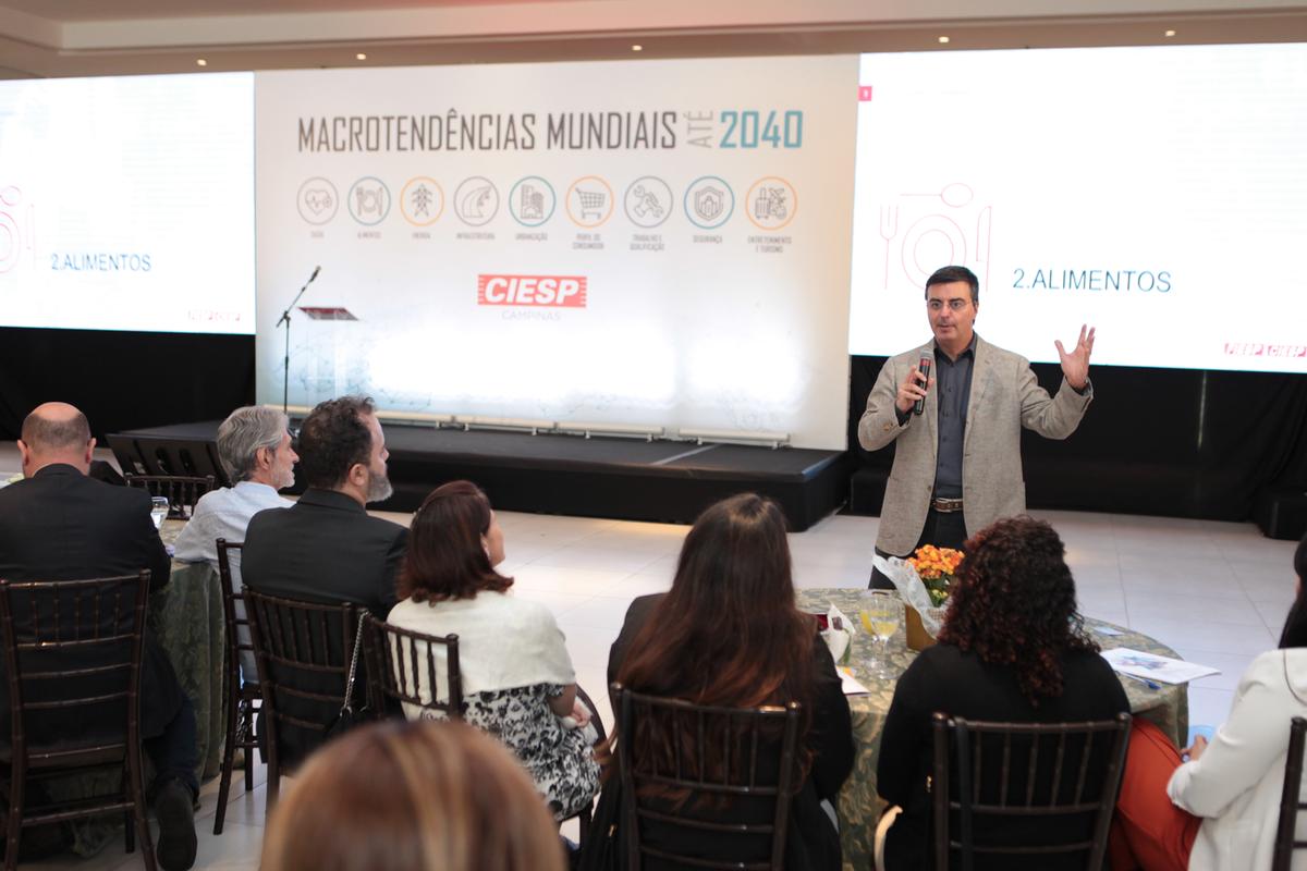 Na palestra que ministrou em Campinas, o presidente do Ciesp destacou a importância das indústrias se modernizarem para atender o cliente do futuro (Rodrigo Zanotto)