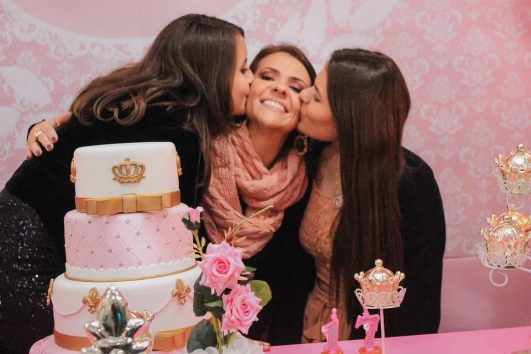 Ana Clara, Melissa e Priscila após cinco anos de relacionamento (Divulgação)