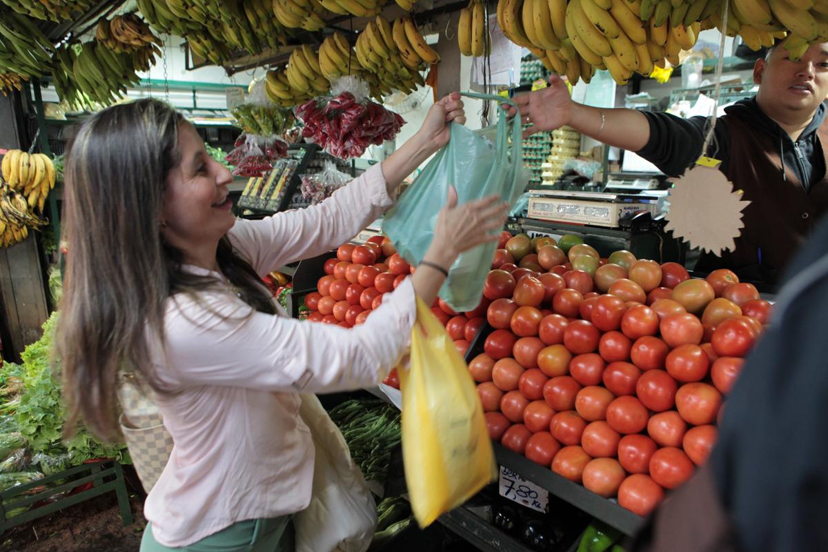 Tomate lidera a elevação da cesta básica com alta de 22,7%; no Mercado Municipal de Campinas, preço do produto vai de R$ 7,90 a R$ 10,80 o quilo, uma variação de 36,7% (Rodrigo Zanotto)