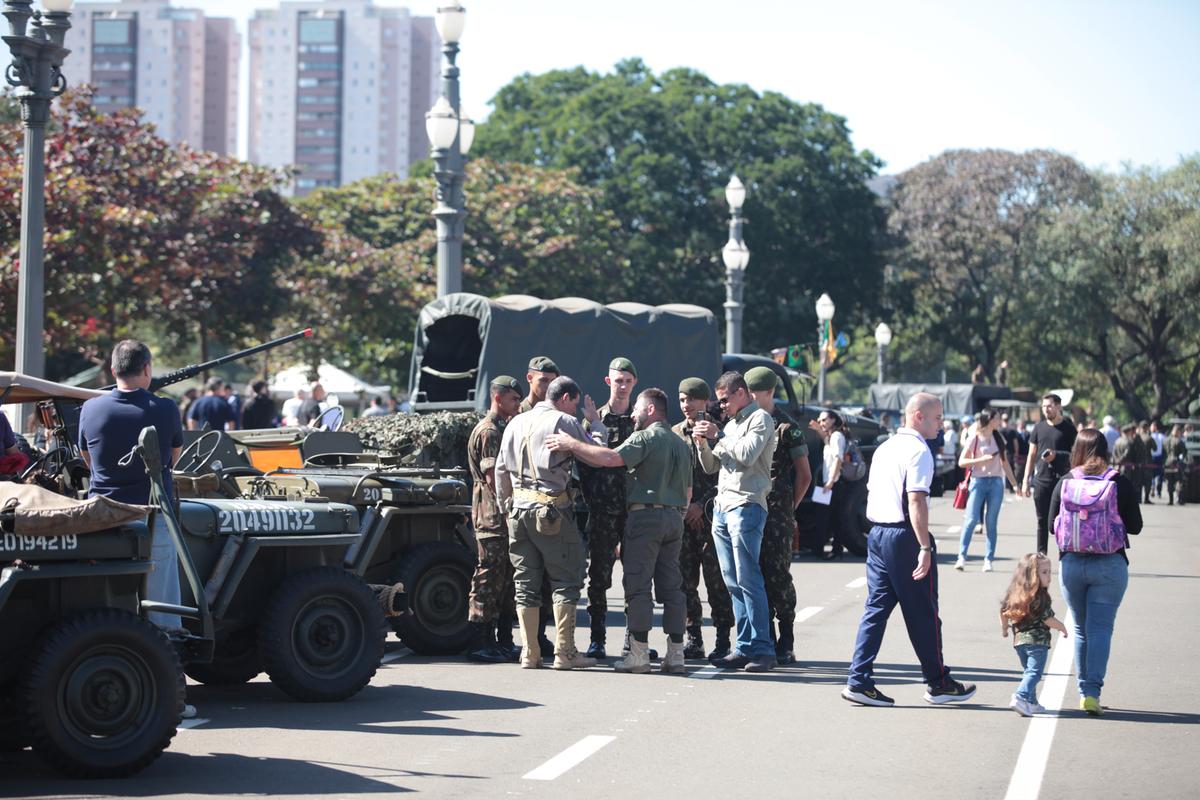Muitos campineiros aproveitaram a manhã de sábado para prestigiar o evento em homenagem aos integrantes da FEB, na EsPCEx (Rodrigo Zanotto)