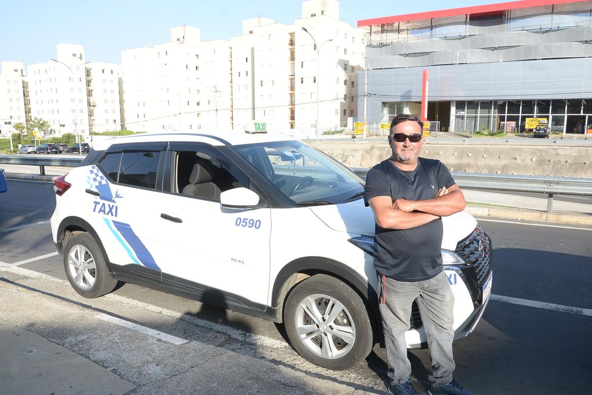 Taxista Juliano Farias diz que em Campinas não se consegue rodar em muitos pontos no horário de pico (Alessandro Torres)