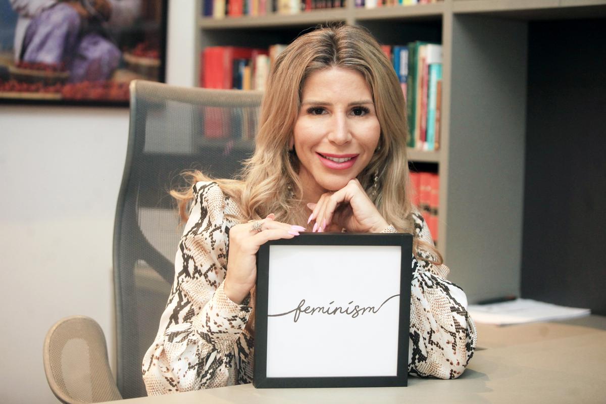 Em casa, a advogada está sempre envolvida com estudos e leitura de livros sobre os temas em que atua (Kamá Ribeiro)