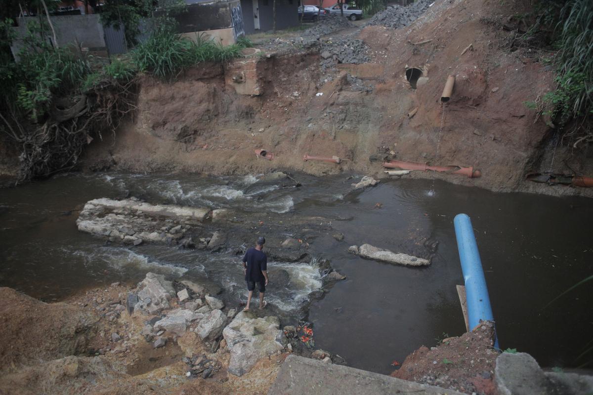 Ponte da Chácara Belvedere, em Barão Geraldo, será reconstruída (Kamá Ribeiro)