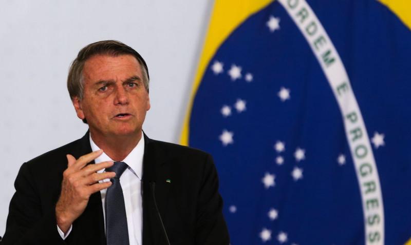  O presidente Jair Bolsonaro participa da solenidade de assinatura dos decretos do Aux..lio G..s e do Programa Alimenta Brasil,  no Pal..cio do Planalto
     ( Valter Campanato/Ag..ncia Brasil)