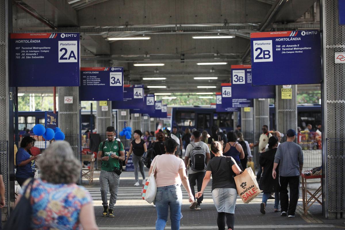 Movimentação é sempre muito intensa no Terminal Metropolitano Prefeito Magalhães Teixeira que recebe linhas de Hortolândia, Sumaré e Monte Mor; muitos moradores dessas cidades trabalham em Campinas (Kamá Ribeiro)