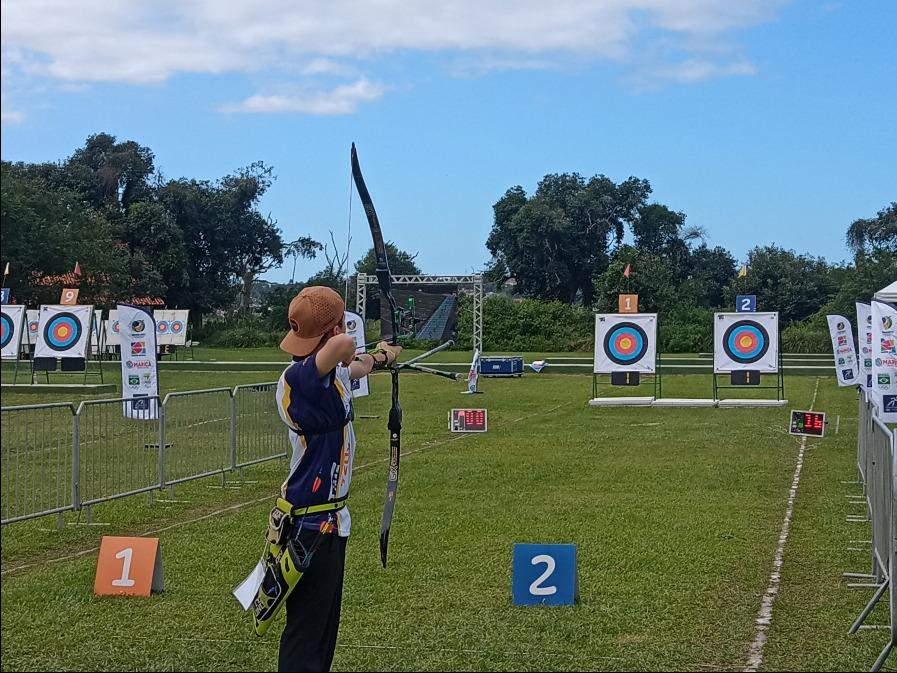 Gustavo já é participante de competições de âmbito nacional e internacional do Tiro com Arco (Divulgação)
