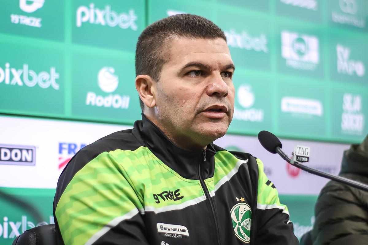 Umberto Louzer é o novo técnico do Guarani (Fernando Alves/E.C.Juventude)