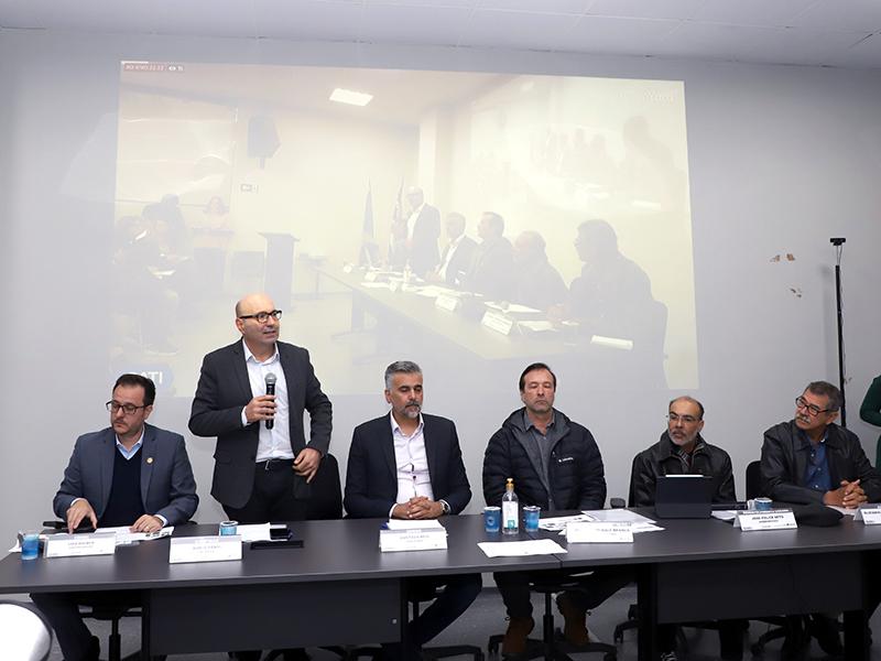 Prefeito Dário Saadi em reunião na manhã desta sexta-feira, 16, do Conselho da RMC (Fernanda Sunega/ PMC)