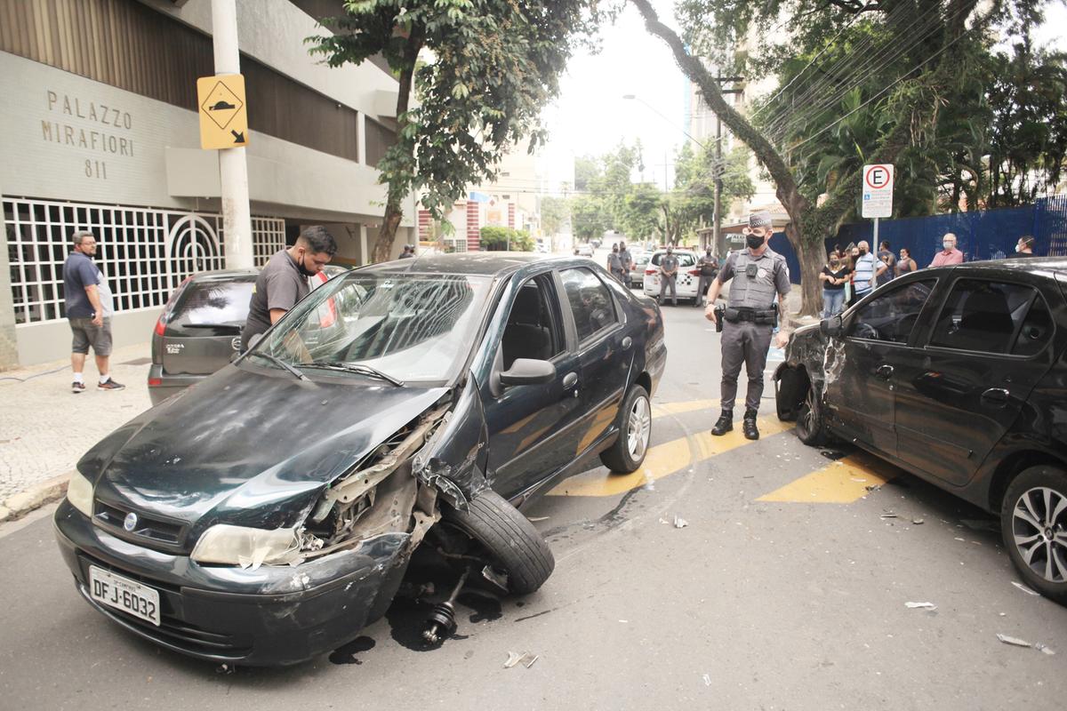 De acordo com o Código de Trânsito Brasileiro, dirigir um veículo sob influência de álcool é caracterizada uma infração gravíssima (Kamá Ribeiro)