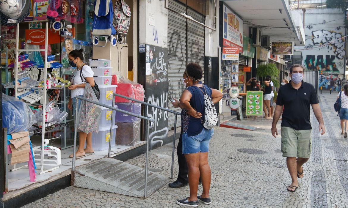 Pesquisa da CNC diz que dados ainda não se refletem nas vendas (Fernando Frazão/Agência Brasil)