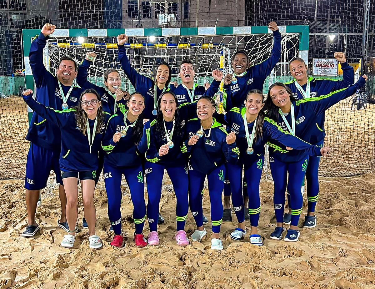 Equipe adulta feminina lidera o Campeonato Paulista (Divulgação)