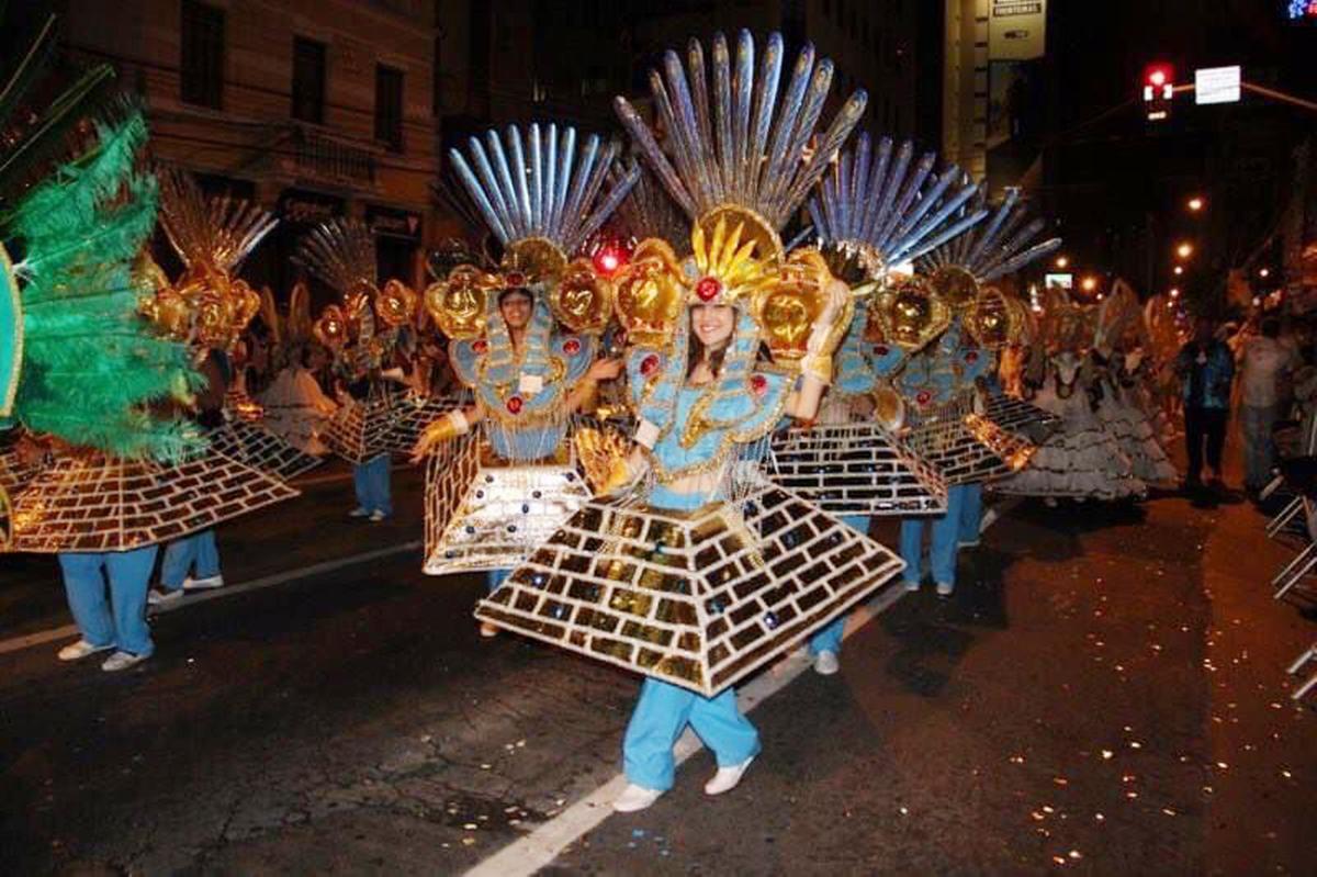 Integrantes da última campeã do Carnaval de 2015, Leões da Vila Padre Anchieta, sambam na Francisco Glicério; retomada das apresentações acontecerá em formato não competitivo (Leões Da Padre Anchieta)