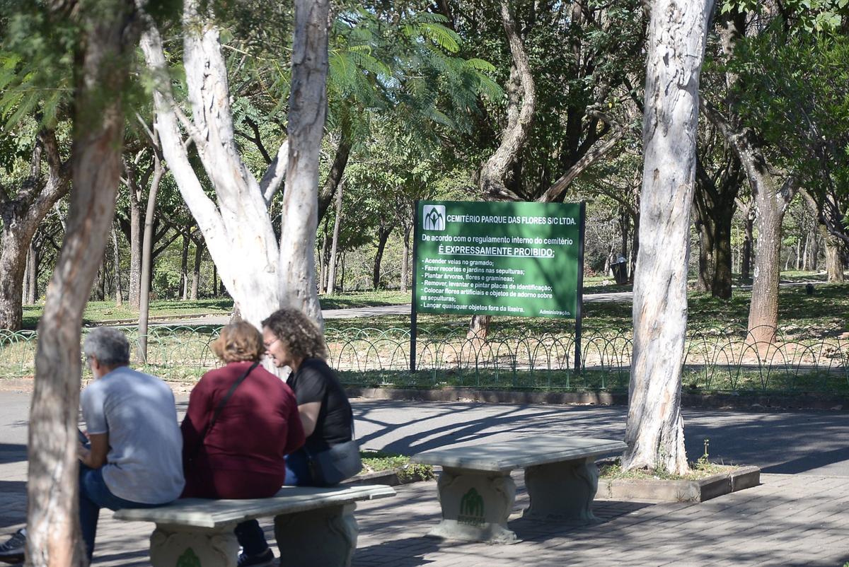 Cemitério Parque das Flores, em Campinas, onde por um erro atribuído a funcionários da Setec, uma família enfrentou momentos constrangedores durante velório de ente querido (Alessandro Torres)