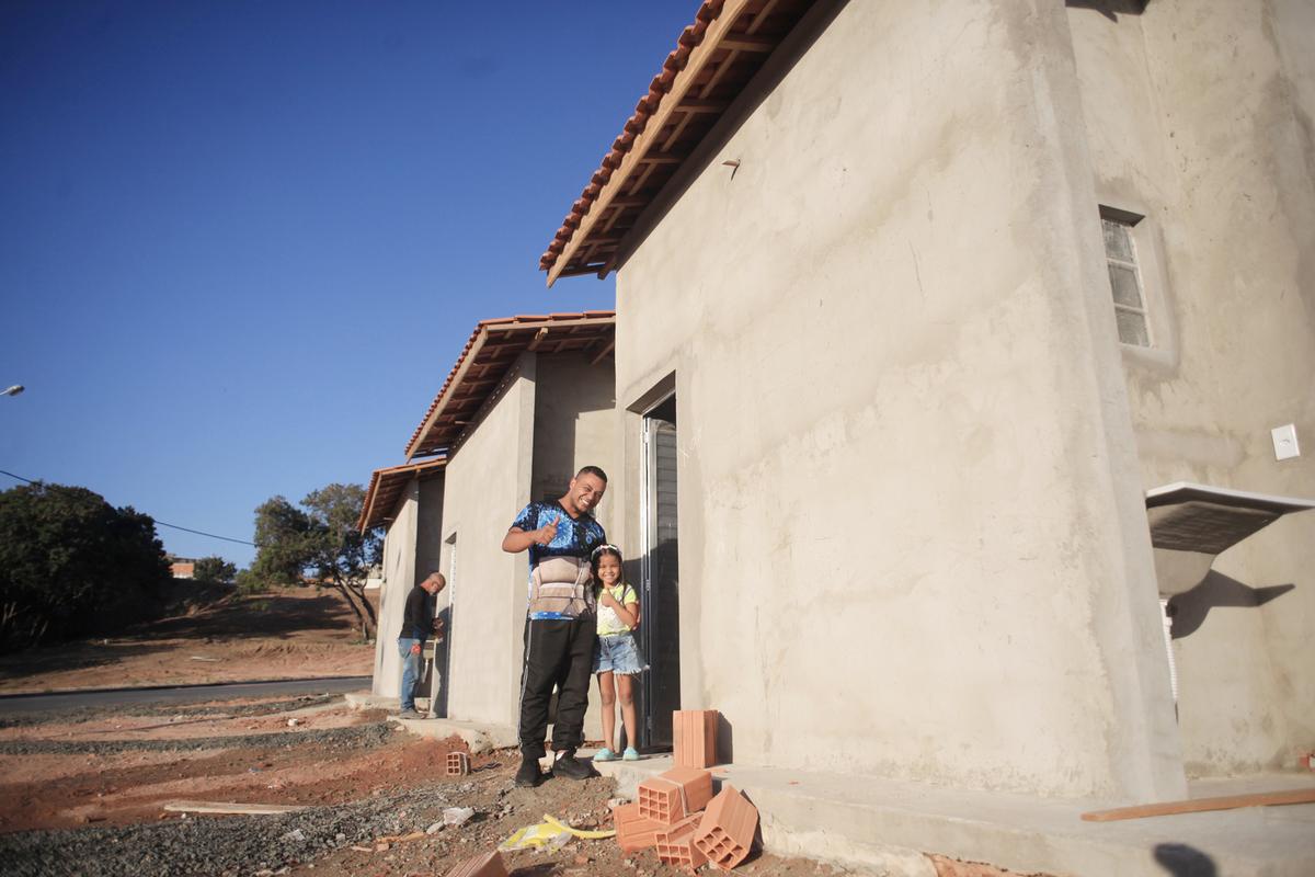 Bruno e sua filhinha estão encantados e muito felizes com a nova residência (Kamá Ribeiro)