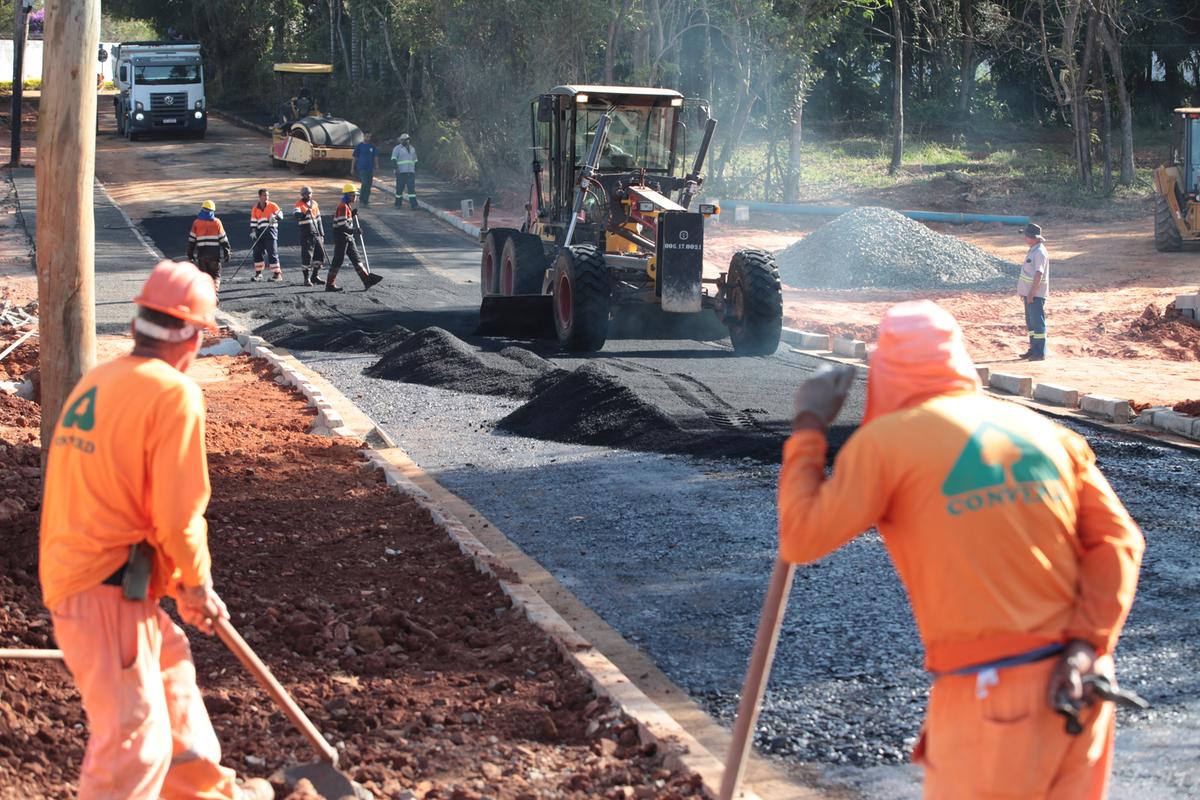 Expectativa da Secretaria Municipal de Serviços Públicos é que a reforma da ponte da Rua Maria Grigol, que liga a Estrada da Rhodia ao bairro Chácara Santa Margarida, esteja concluída até o final do mês de julho (Rodrigo Zanotto)