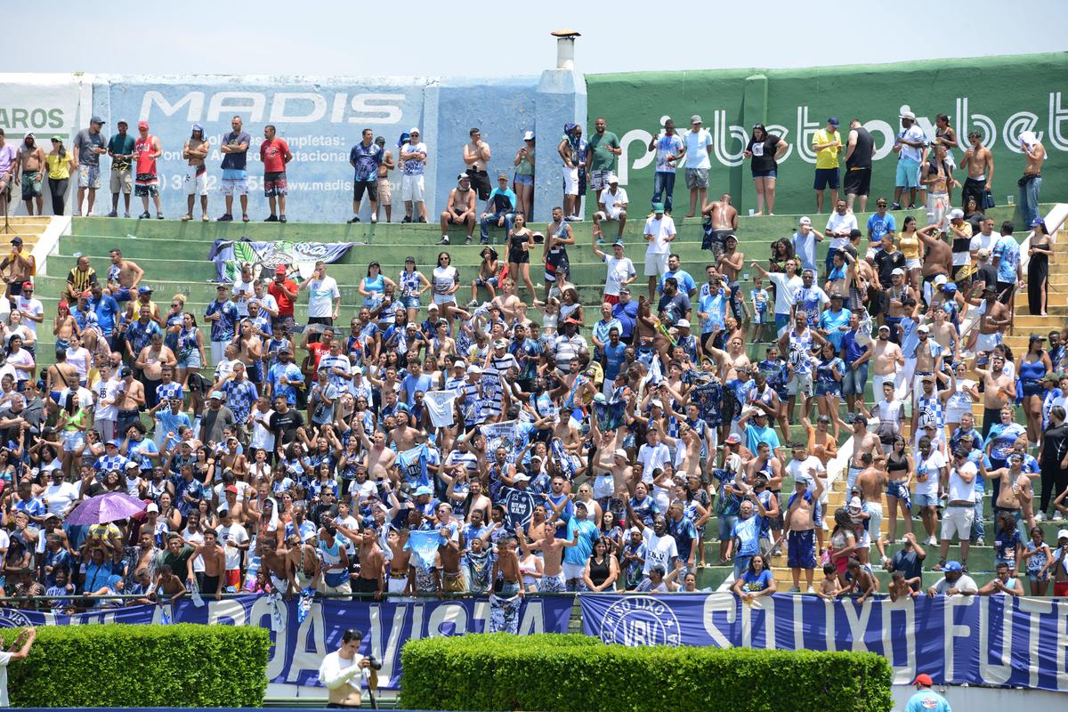 Torcida da Vila Boa Vista-Águia comemora a conquista da Série Ouro A no ano passado. Equipe vai atrás do bicampeonato (Divulgação)