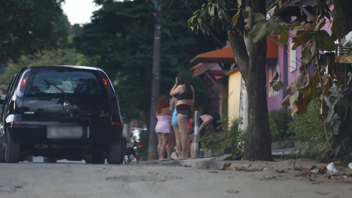 Garotas da Baixada Santista são atraídas para o Itatinga