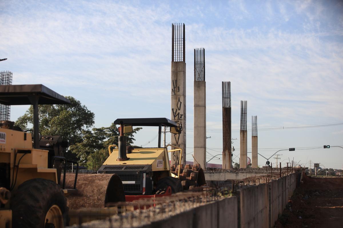 Obras do lote 4 do BRT ficaram mais de um ano paralisadas porque a empreiteira responsável faliu (Kamá Ribeiro)