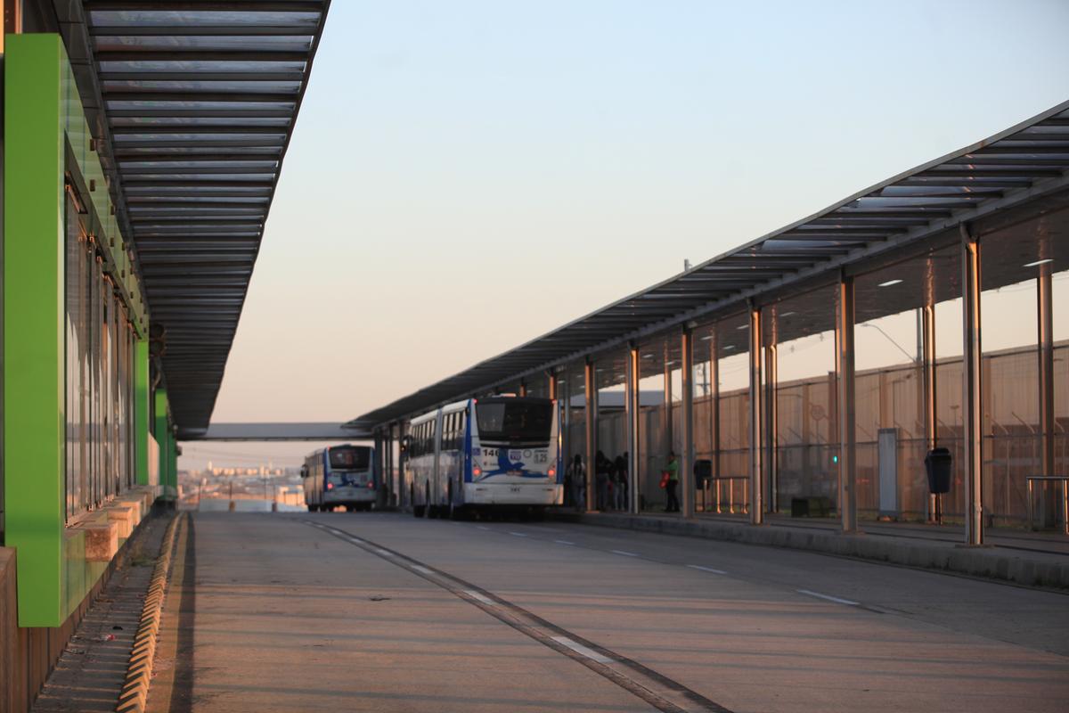 Estações já concluídas estão sendo utilizadas pelo atual sistema de transporte coletivo (Kamá Ribeiro)