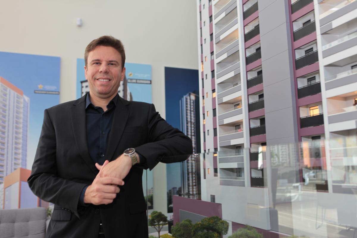 Léo Gaspar, sócio-diretor da empresa, disse que comercializa unidades de 60 empreendimentos somente na metrópole; mercado deve continuar aquecido nos próximos 5 anos (Rodrigo Zanotto)