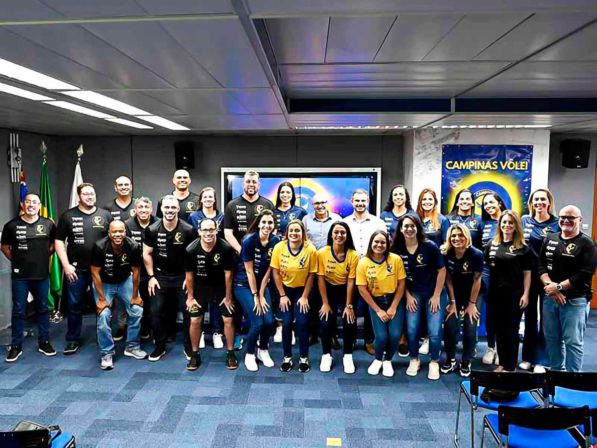 A equipe foi reunida no Salão Azul da Prefeitura na última terça-feira, com a presença do prefeito Dário Saadi (Eduardo Lopes/PMC)