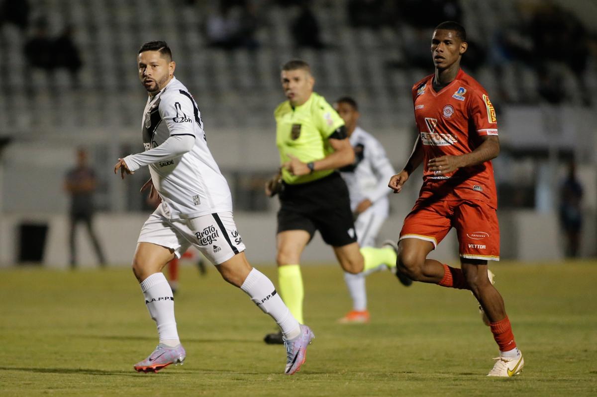 Principal referência técnica da Ponte Preta, o camisa 10 Elvis entrou durante a partida mas não evitou a derrota dentro do Majestoso (Karen Fontes-Especial para Pontepress)