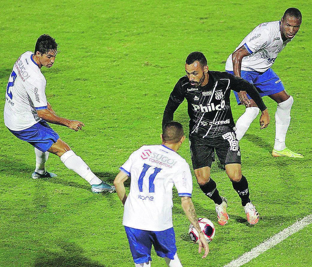 Inoperância do ataque e condições ruins do gramado afetaram o time que segue sem vencer no Paulistão (Estadão Conteúdo)