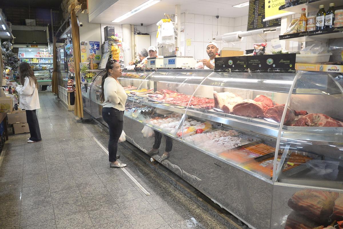 Levantamento do Observatório PUC-Campinas mostrou que a carne tem a maior participação na cesta do campineiro, representando 35,10% do valor final; pão francês (12,77%) e tomate (11,64%) aparecem na sequência (Alessandro Torres)