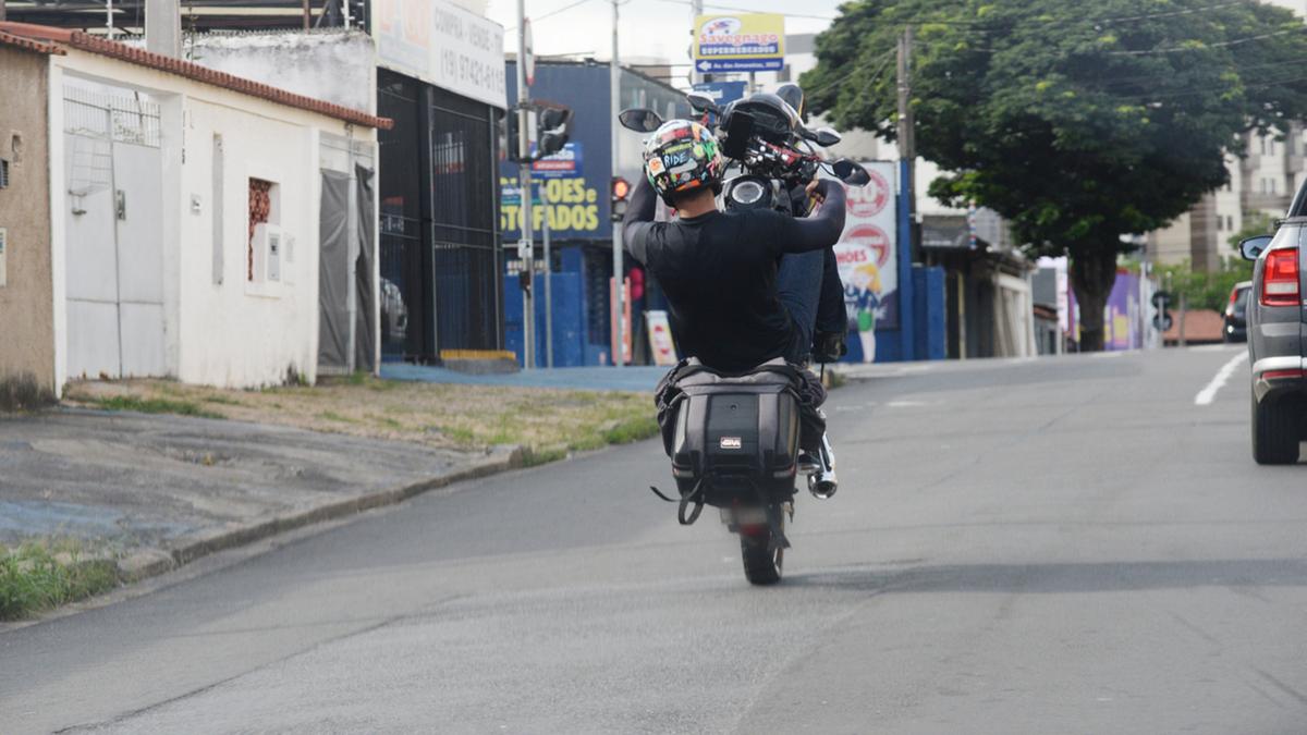 Emdec revelou que 29% dos óbitos acontecem no domingo e 69% no período entre 18h e 5h59; manobras, como ‘dar grau’, são arriscadas e devem ser evitadas pelos motociclistas (Alessandro Torres)