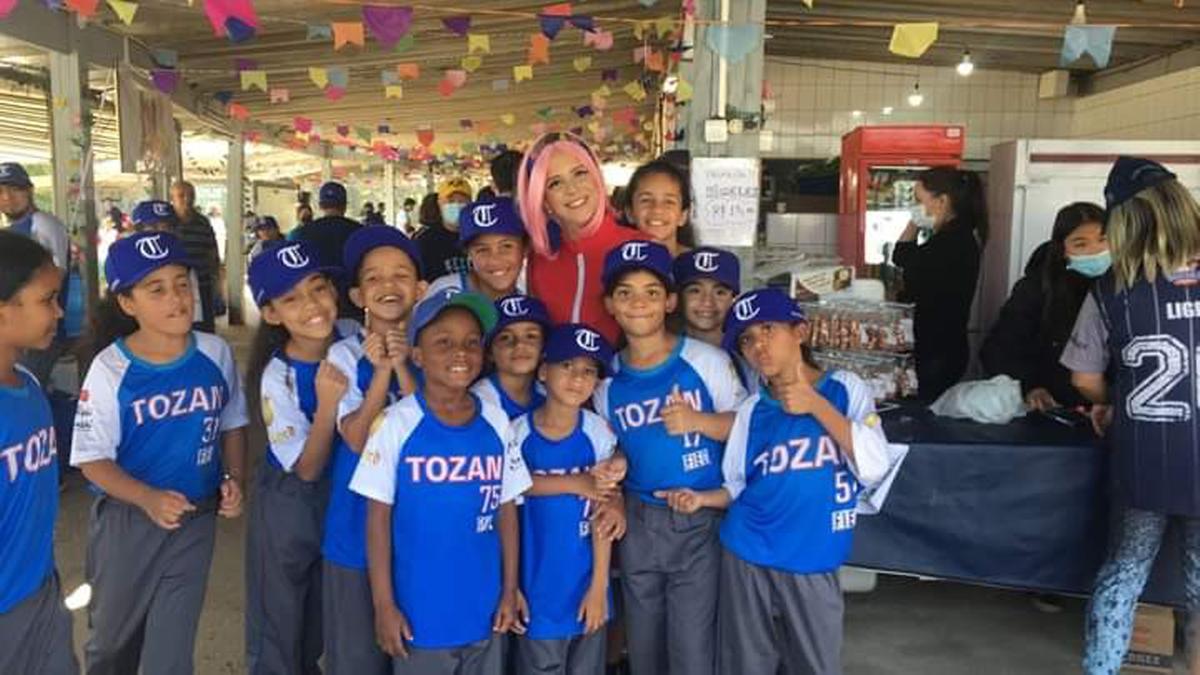 Crianças e adolescentes se divertem e se empenham durante as atividades: em busca de lazer e conhecimento (Divulgação)