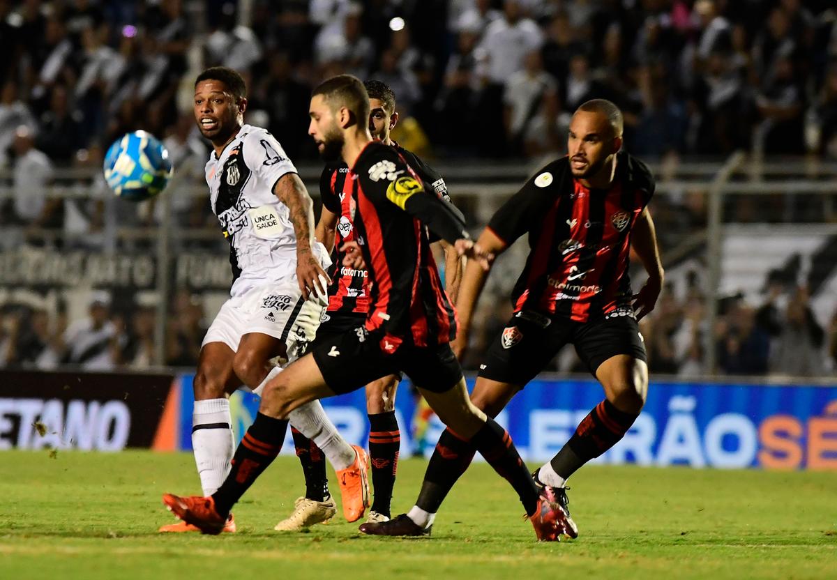 Atuar com um jogador a menos em boa parte dos 90 minutos foi um fator decisivo para a Ponte Preta empatar com o Vitória (BA) (Marcos Ribolli/PontePress)