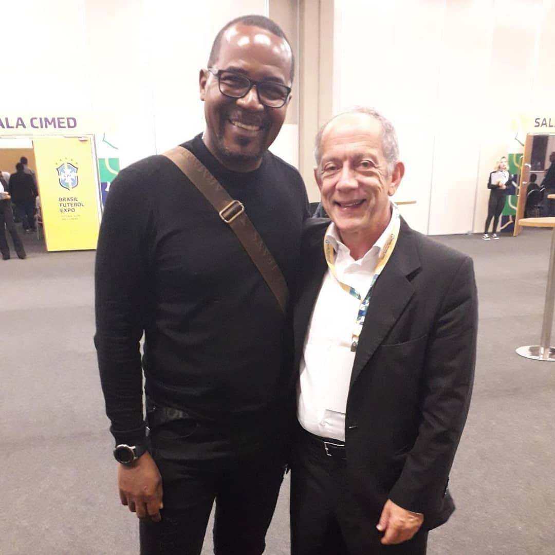 Julio César ao lado de Water Feldman, ex-dirigente da CBF (Divulgação)