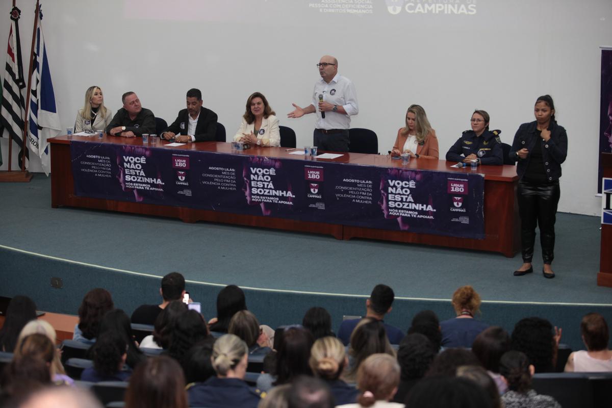 O prefeito Dário Saadi (Republicanos) participou ontem da abertura da campanha “Agosto Lilás” em Campinas: cidade oferece rede de apoio às vítimas de violência doméstica (Rodrigo Zanotto)